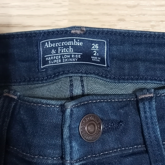 Abercrombie low rise skinny jeans. EUC. Size 26 - Picture 3 of 5